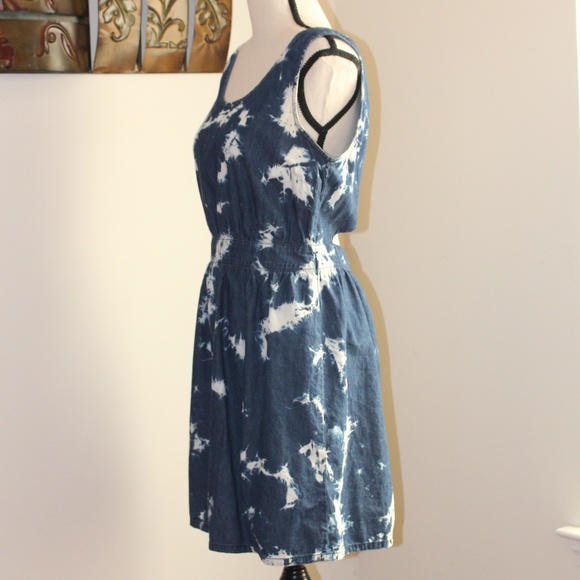 Forever 21, Acid wash denim open back 90's dress - Picture 3 of 8